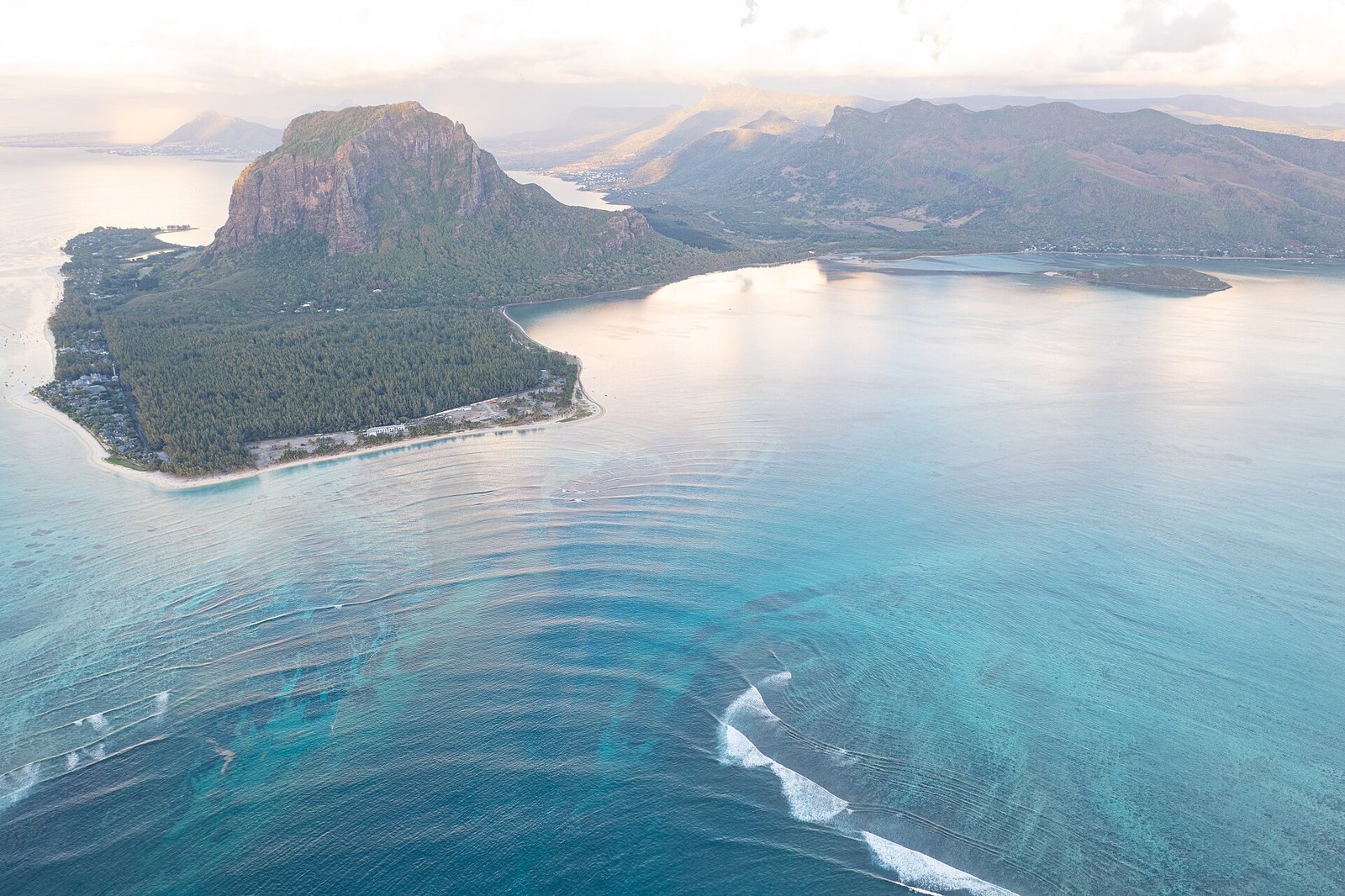 Der Unterwasser-Wasserfall vor Le Morne aus der Luft