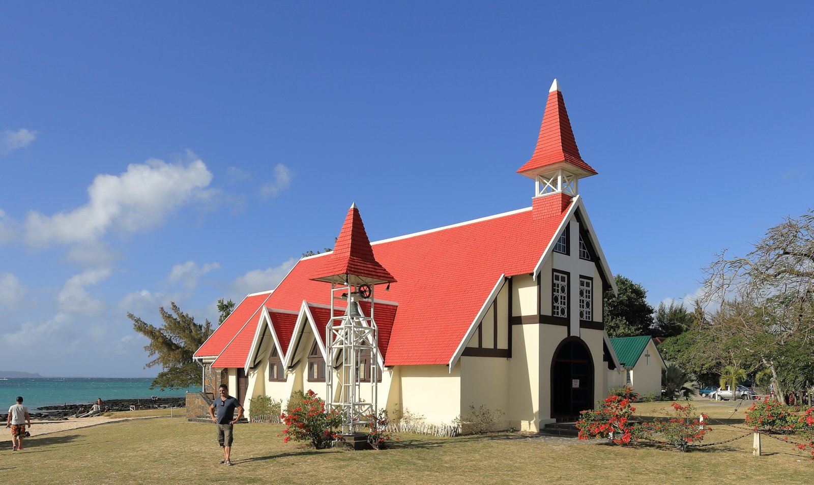 Die Kapelle Notre-Dame Auxiliatrice mit ihrem roten Satteldach
