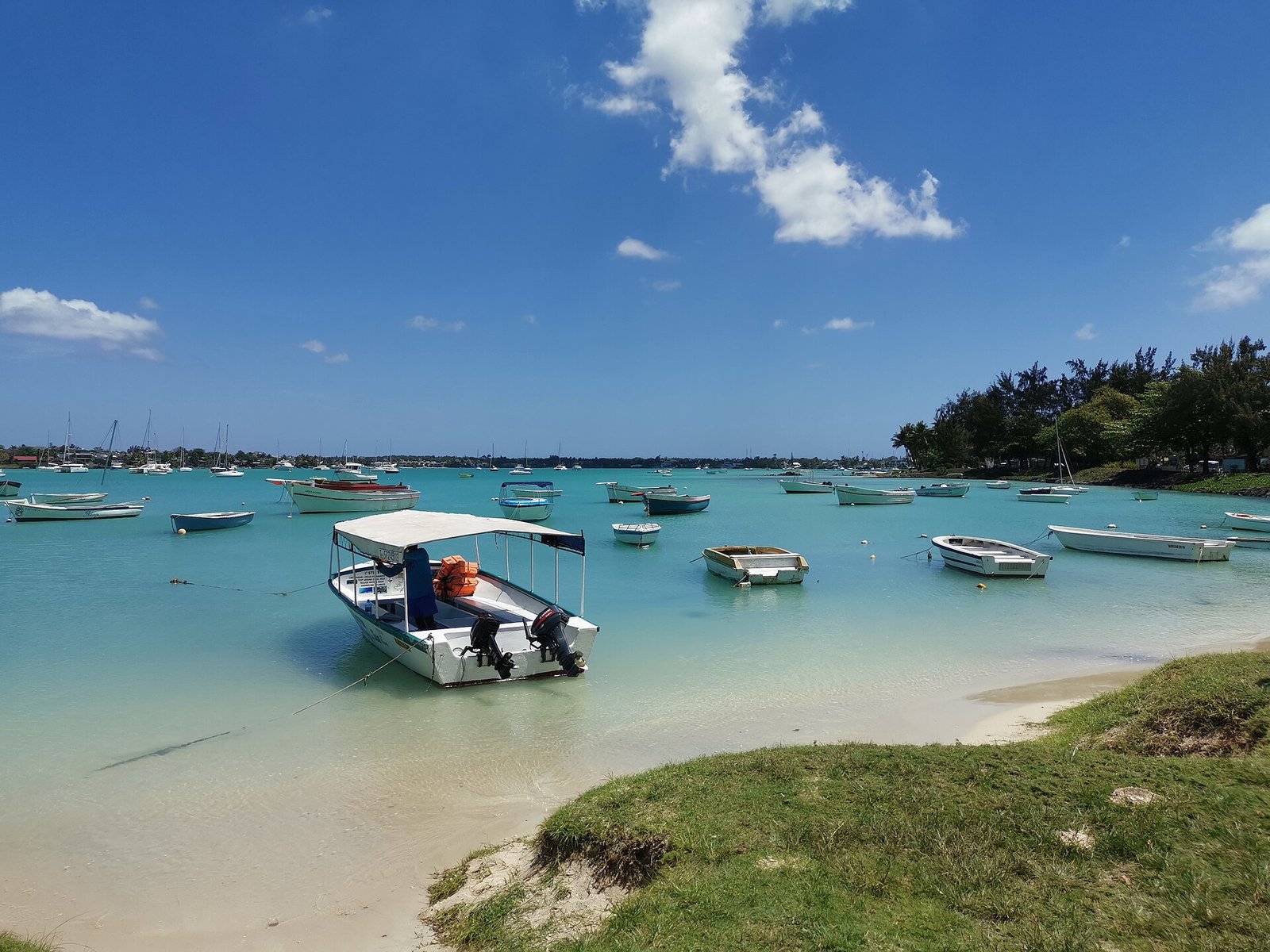Die Lagune vor dem Strand von Grand Baie