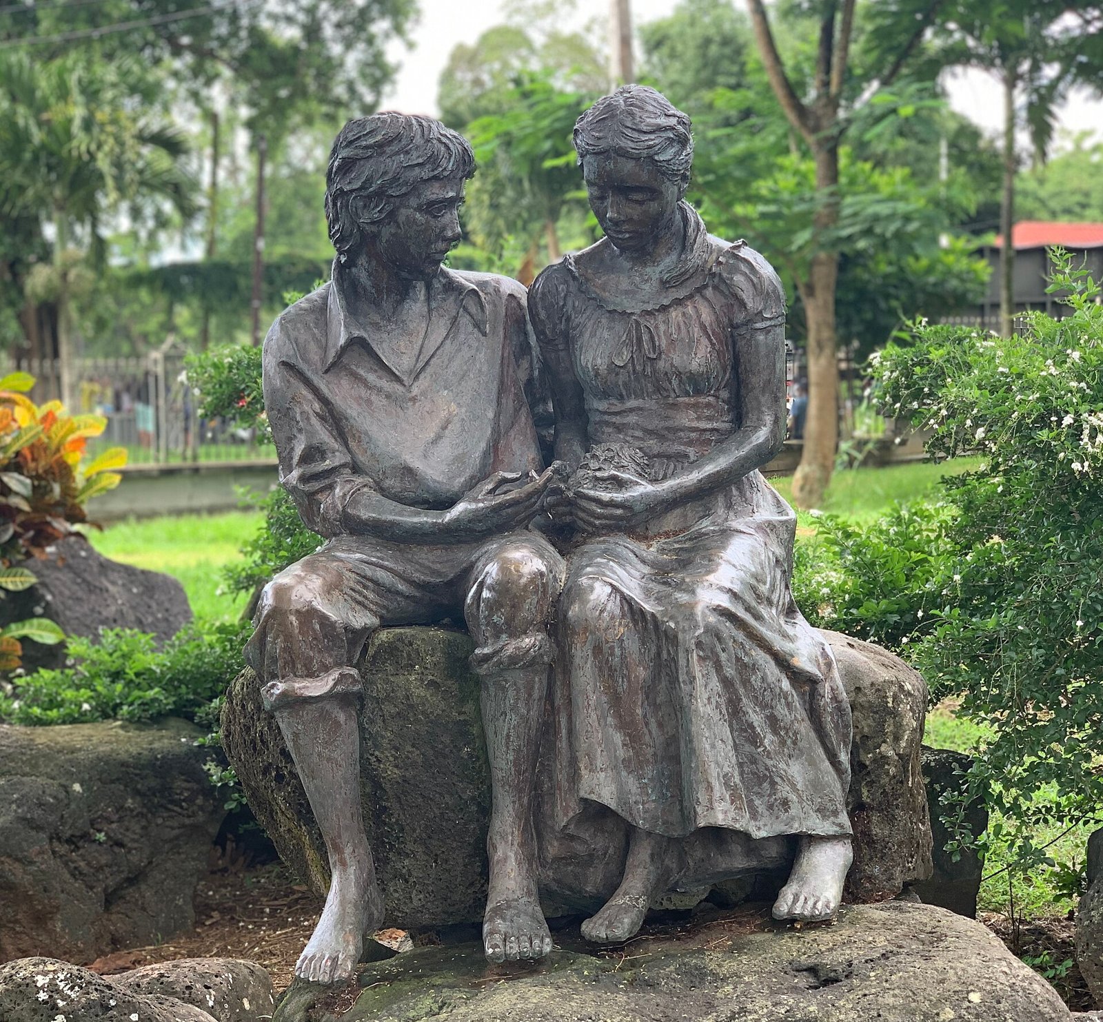 Denkmal für Paul und Virginie im Kirchgarten