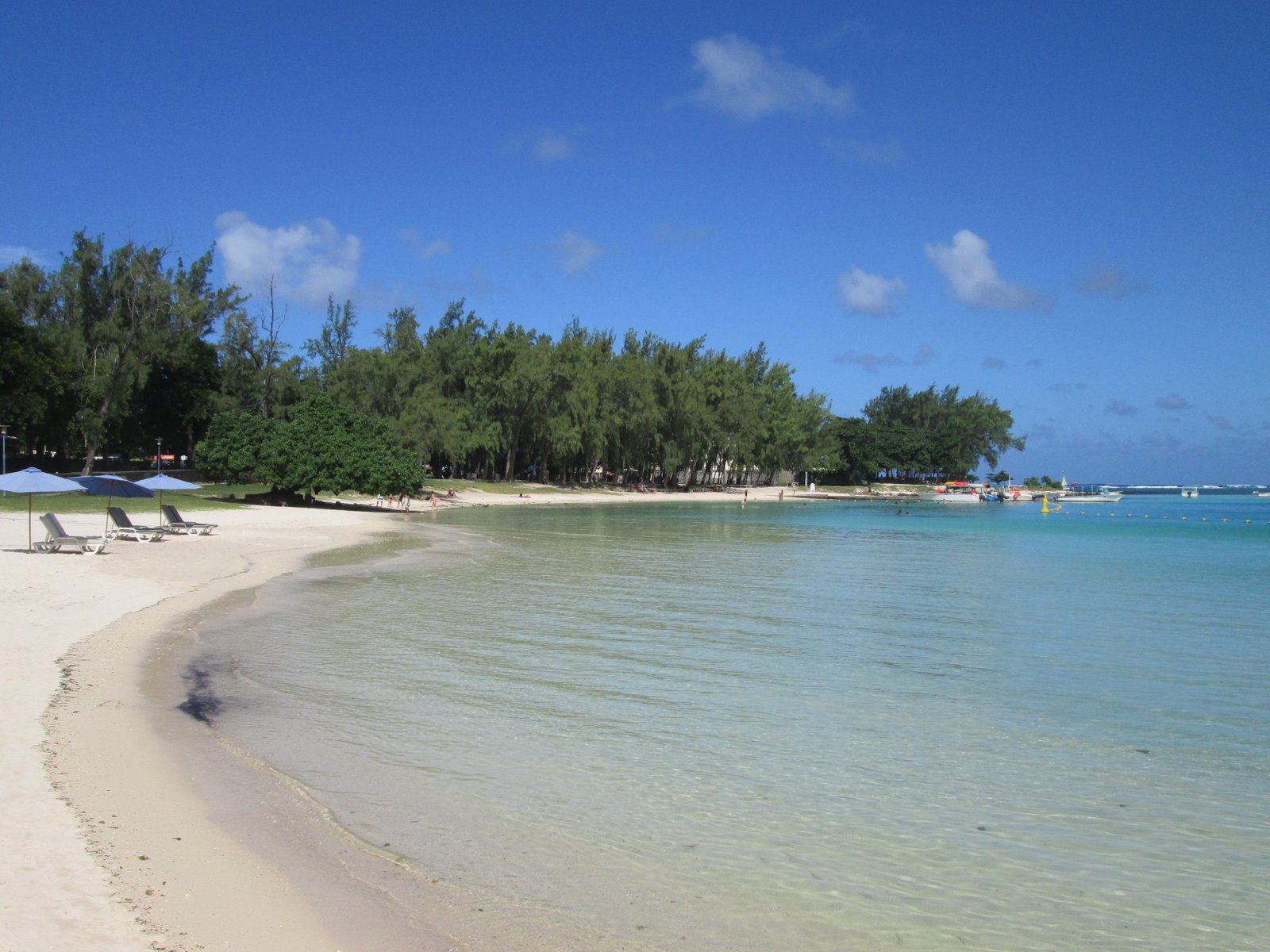 Strand und Lagune von Blue Bay