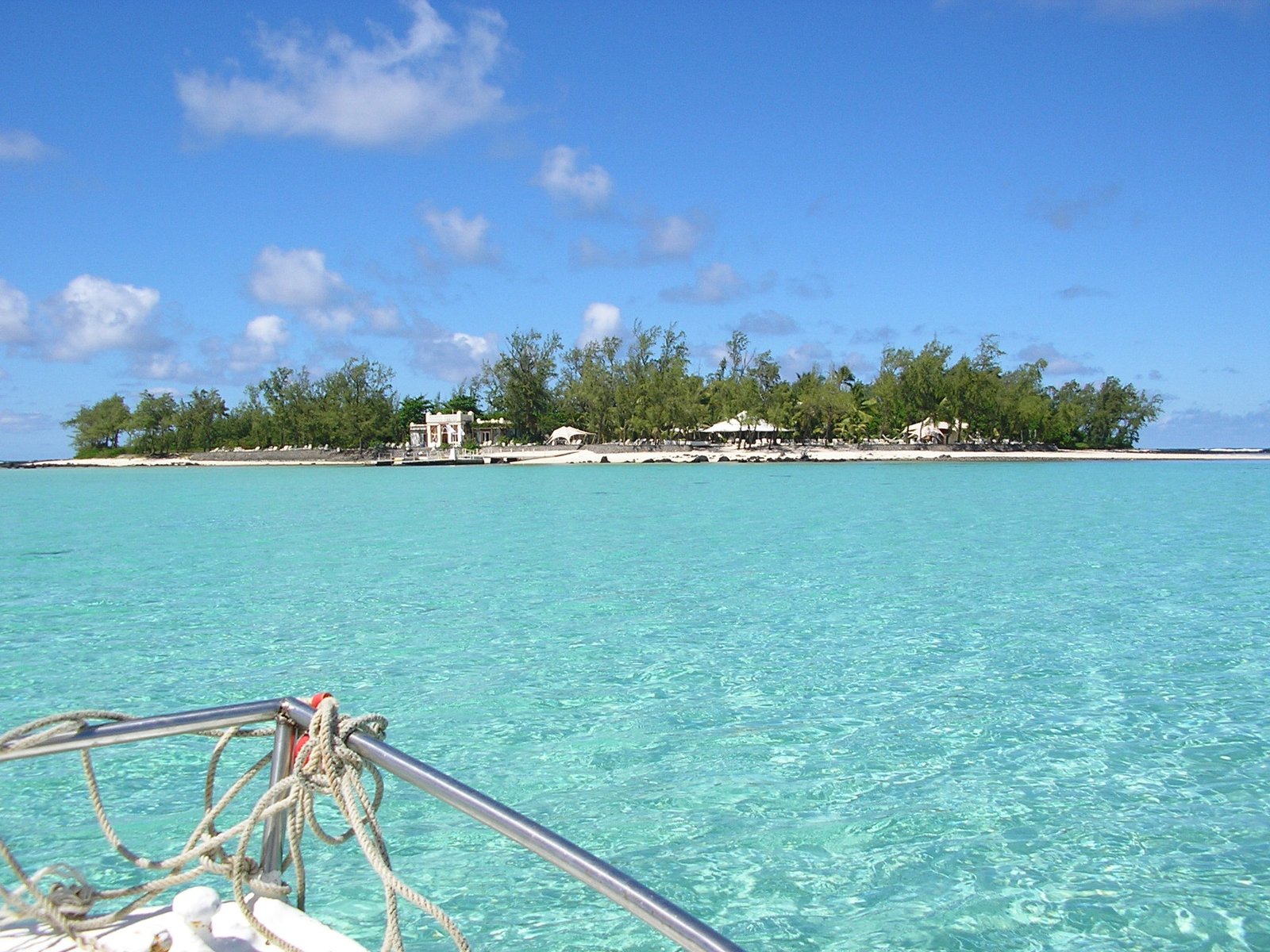 Die Ile des Deux Cocos vor Blue Bay