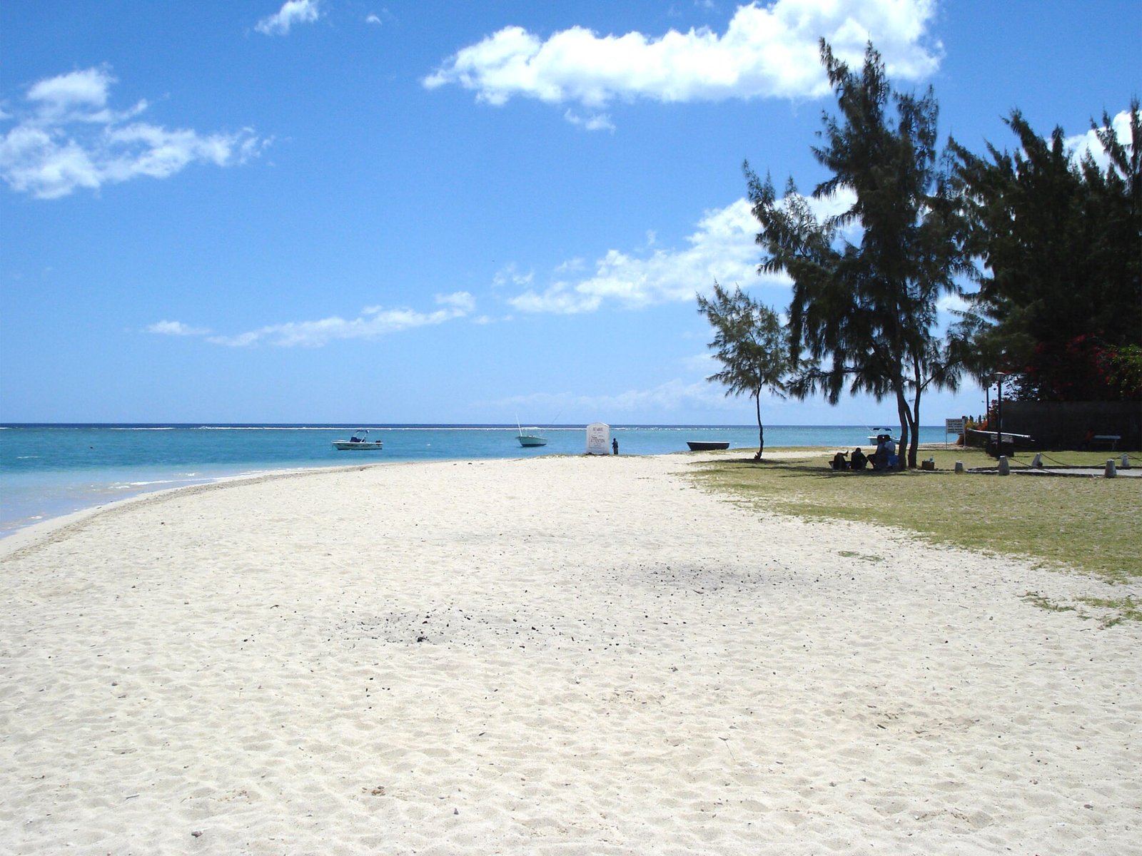 Weißer Sandstrand von La Preneuse