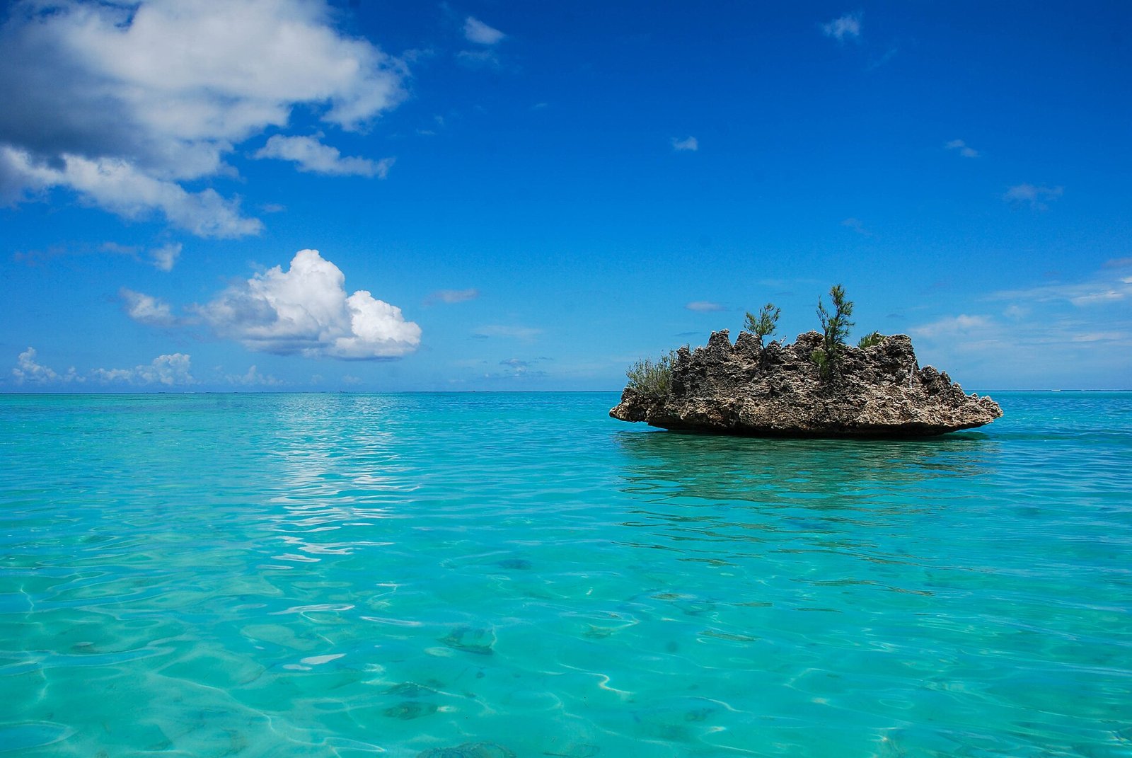 Der Felsen Crystal Rock in der Lagune im Südwesten von Mauritius