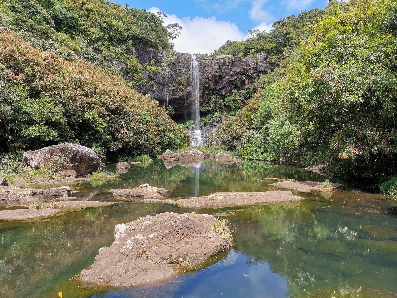 Ein Becken im oberen Bereich der Tamarin Falls