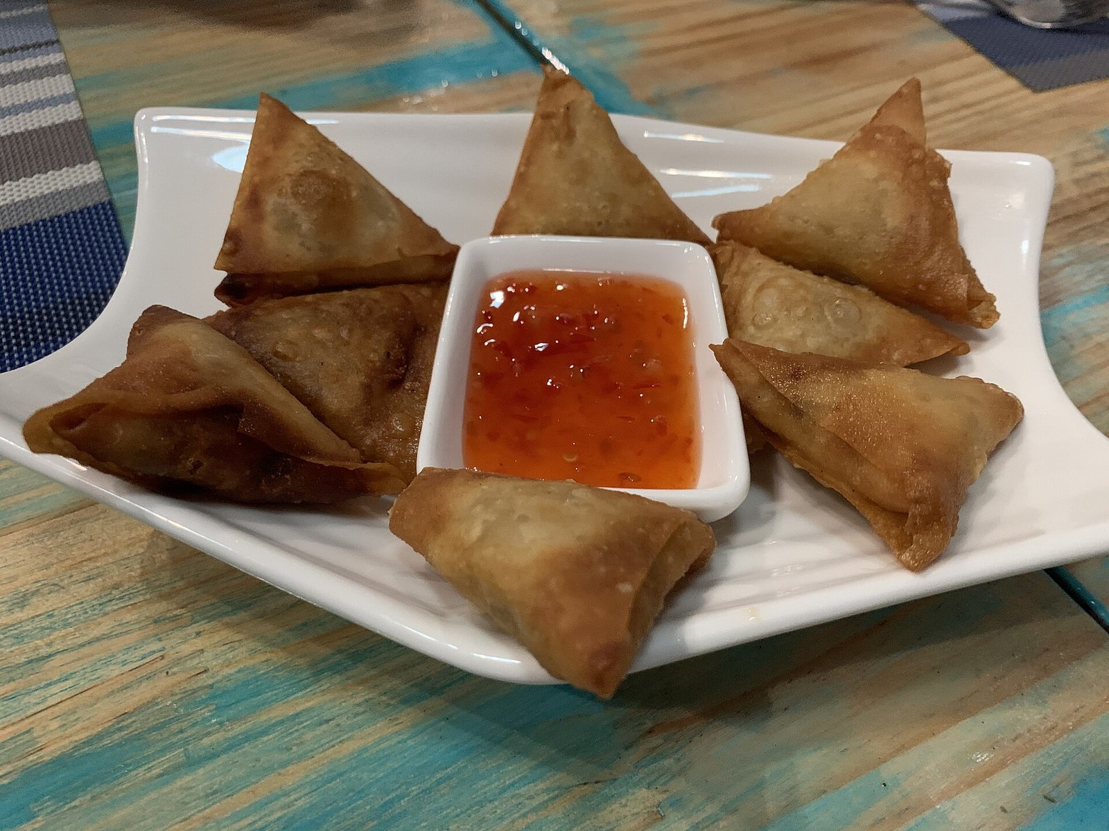 Samosas mit süßer Chilisoße