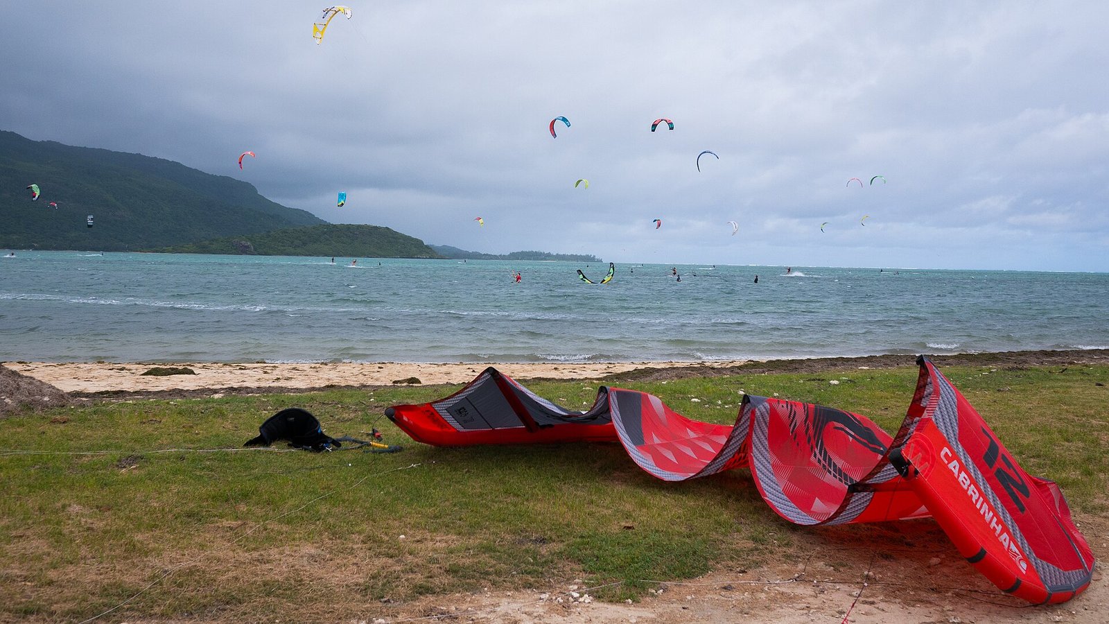 Kitesurfer vor dem Strand bei Le Morne